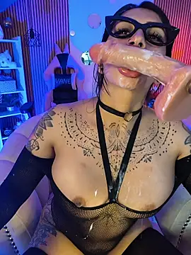 Snapshot of Tattooed_spittingdoll chatting on 03/05/26, 11:54 Tattooed spittingdoll online show from 03/05/26, 11:54