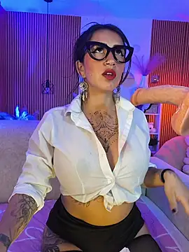 Snapshot of Tattooed_spittingdoll chatting on 01/31/26, 10:41 Tattooed spittingdoll online show from 01/31/26, 10:41