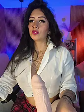 Snapshot of Tattooed_spittingdoll chatting on 12/21/25, 02:52 Tattooed spittingdoll online show from 12/21/25, 02:52