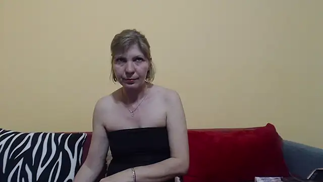 Snapshot of christine33 chatting on 04/29/26, 02:54 christine33 online show from 04/29/26, 02:54