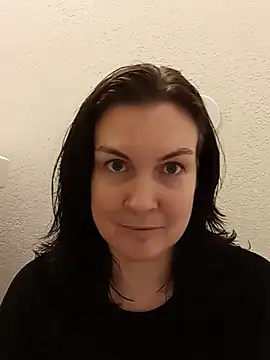 Snapshot of DesreRose chatting on 06/04/26, 05:06 DesreRose online show from 06/04/26, 05:06