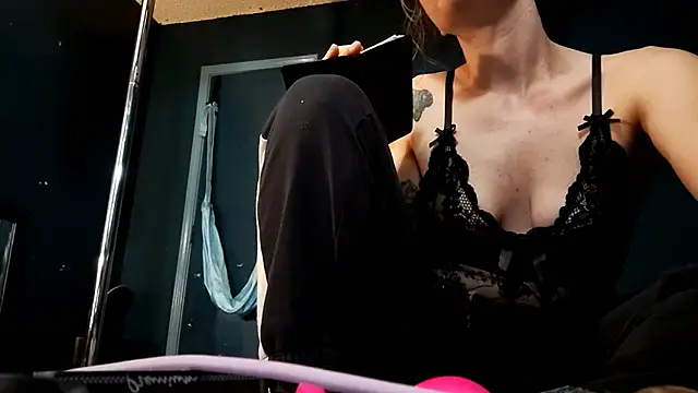Snapshot of TheDaisyChaos chatting on 12/05/24, 03:09 TheDaisyChaos online show from 12/05/24, 03:09