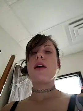 Snapshot of TheDaisyChaos chatting on 10/20/25, 03:30 TheDaisyChaos online show from 10/20/25, 03:30