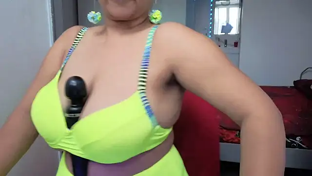 Snapshot of HotSpicyGujju chatting on 11/19/25, 08:36 HotSpicyGujju online show from 11/19/25, 08:36