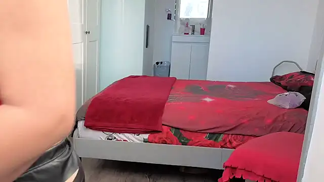 HotSpicyGujju online show from 11/28/25, 08:47