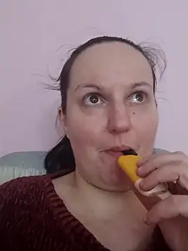 BustyLadyAlma online show from 04/19/26, 06:47