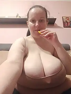 BustyLadyAlma online show from 05/13/26, 07:15