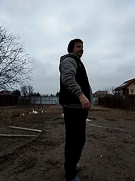 Snapshot of sarpe4 chatting on 12/23/25, 06:45 sarpe4 online show from 12/23/25, 06:45