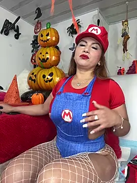 alexa fiore01 online show from 10/31/25, 05:09