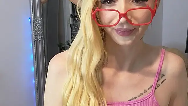 JuliaJuliette online show from 10/12/25, 11:55