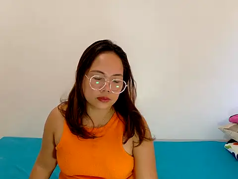 BURBERRY69 online show from 03/28/26, 04:13