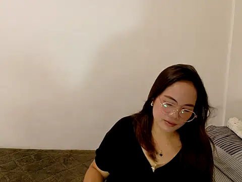 BURBERRY69 online show from 04/08/26, 12:17