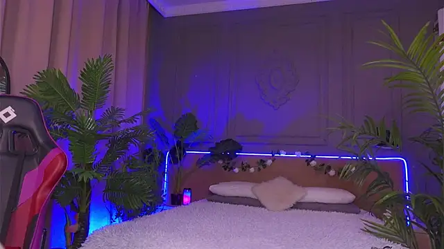 Snapshot of Devilinee chatting on 02/25/25, 07:20 Devilinee online show from 02/25/25, 07:20