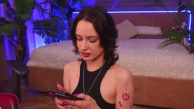 Devilinee online show from 04/04/26, 07:04