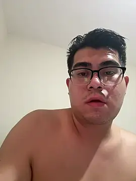 Moisesgtz04 online show from 09/17/25, 02:13