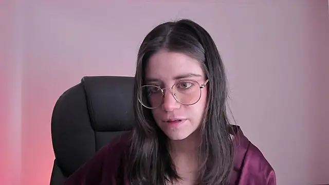 Snapshot of HazelKush chatting on 10/18/25, 01:35 HazelKush online show from 10/18/25, 01:35