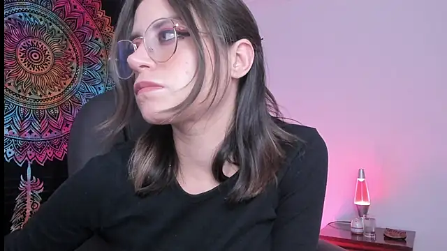 Snapshot of HazelKush chatting on 12/19/24, 08:34 HazelKush online show from 12/19/24, 08:34