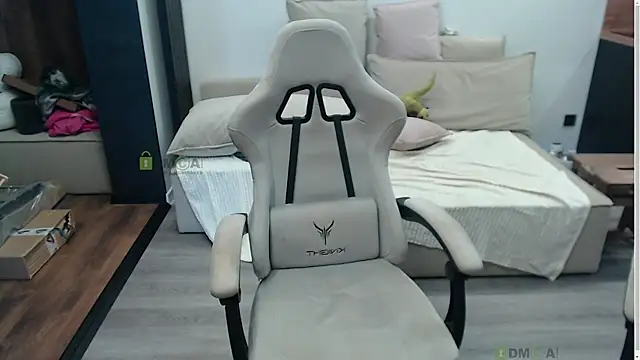 Sunny-Girl1 online show from 10/31/25, 08:55