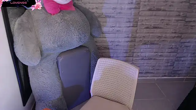 Snapshot of TinnaCobb chatting on 01/10/26, 12:44 TinnaCobb online show from 01/10/26, 12:44