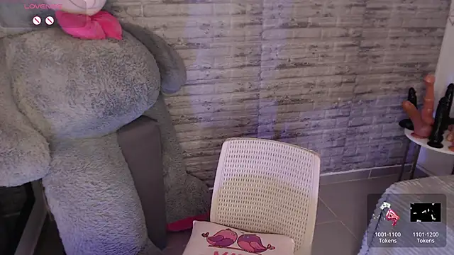 TinnaCobb online show from 10/18/25, 12:18