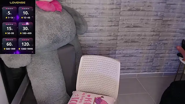 TinnaCobb online show from 10/23/25, 04:16