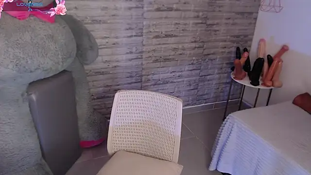 TinnaCobb online show from 11/06/25, 03:49