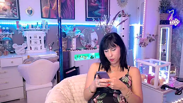 Snapshot of misscectito13 chatting on 05/31/26, 01:11 misscectito13 online show from 05/31/26, 01:11
