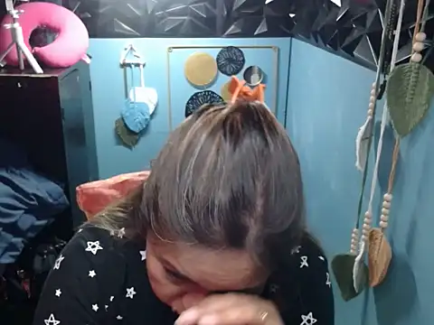 ambersmile online show from 11/11/25, 12:00