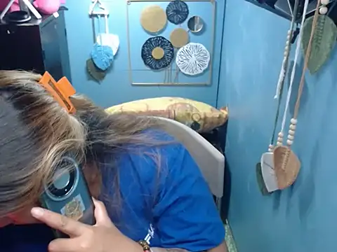 ambersmile online show from 11/18/25, 10:07