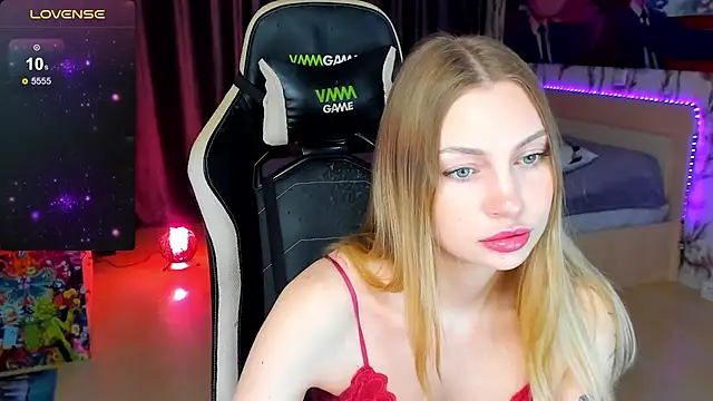 BiMolly online show from 10/20/25, 02:39