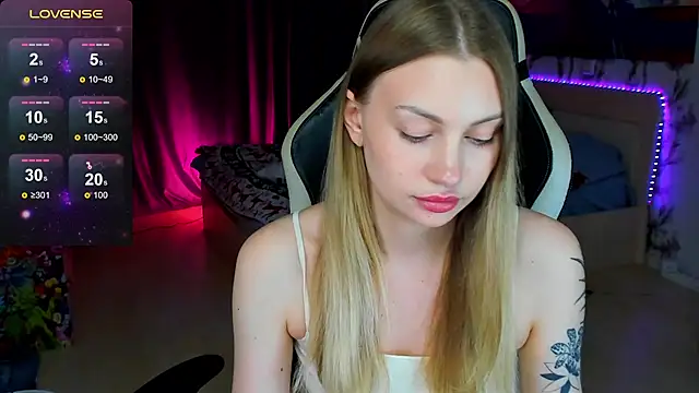 BiMolly online show from 12/05/25, 03:10