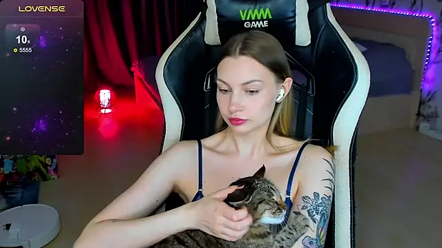 BiMolly online show from 11/11/25, 01:39