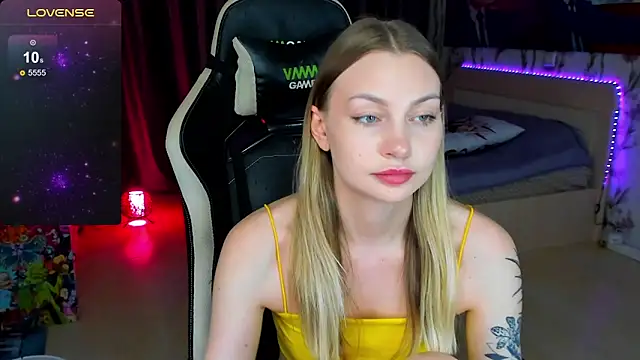 BiMolly online show from 11/09/25, 02:32