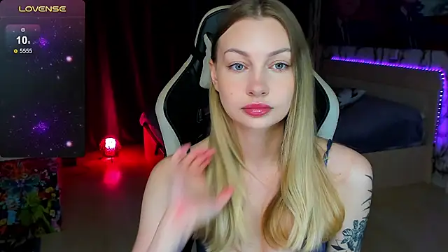 BiMolly online show from 10/24/25, 04:06