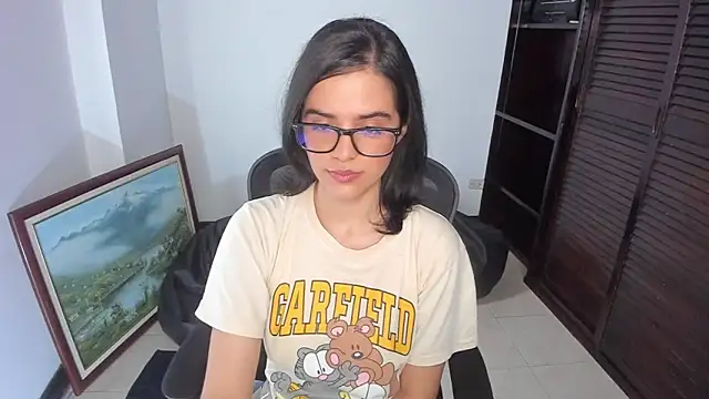 mia collins x online show from 12/04/25, 08:52