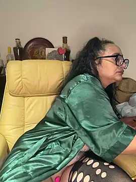 PichyPrettyPussy online show from 11/05/25, 03:04