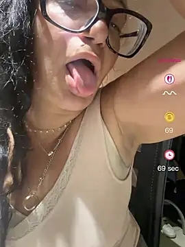 PichyPrettyPussy online show from 04/23/26, 03:02