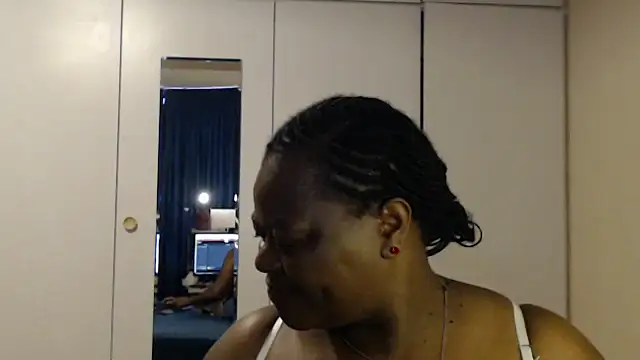 Snapshot of MatureBoobsDiva chatting on 11/01/25, 02:44 MatureBoobsDiva online show from 11/01/25, 02:44