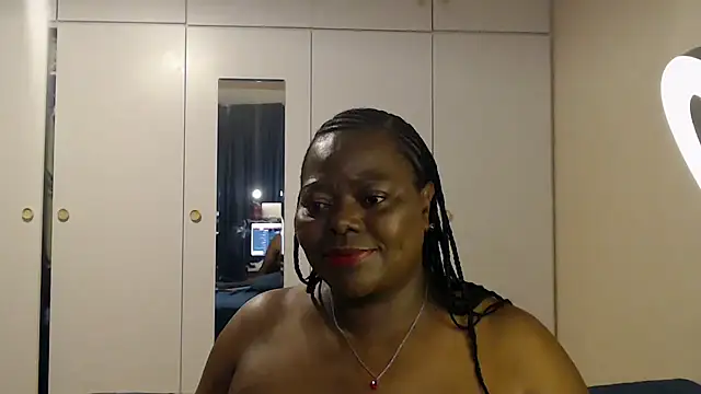 Snapshot of MatureBoobsDiva chatting on 10/12/25, 07:04 MatureBoobsDiva online show from 10/12/25, 07:04