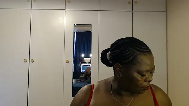 Snapshot of MatureBoobsDiva chatting on 10/15/25, 02:36 MatureBoobsDiva online show from 10/15/25, 02:36