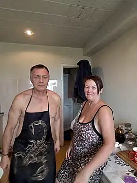  lady red  online show from 09/18/25, 06:05