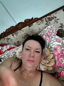  lady red  online show from 10/06/25, 06:25