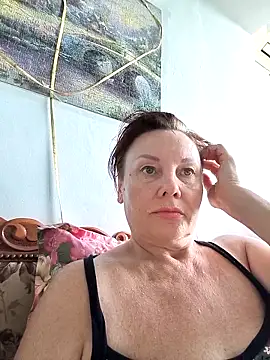  lady red  online show from 09/11/25, 11:54