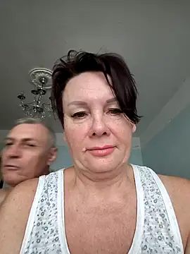  lady red  online show from 12/01/25, 10:16