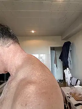  lady red  online show from 09/15/25, 06:25