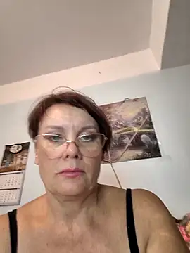  lady red  online show from 09/14/25, 05:46