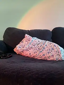 Cute crystal online show from 10/24/25, 09:47