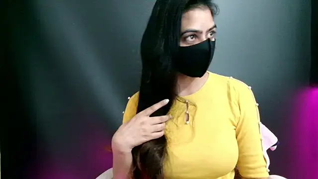 Snapshot of DesiZoya chatting on 07/17/26, 11:24 DesiZoya online show from 07/17/26, 11:24