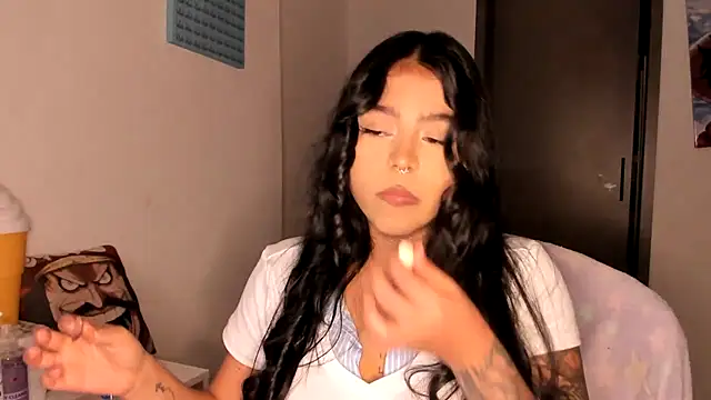 Snapshot of Naiara_sex chatting on 03/06/25, 04:52 Naiara sex online show from 03/06/25, 04:52