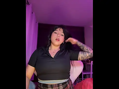 Snapshot of Naiara_sex chatting on 11/10/25, 05:34 Naiara sex online show from 11/10/25, 05:34